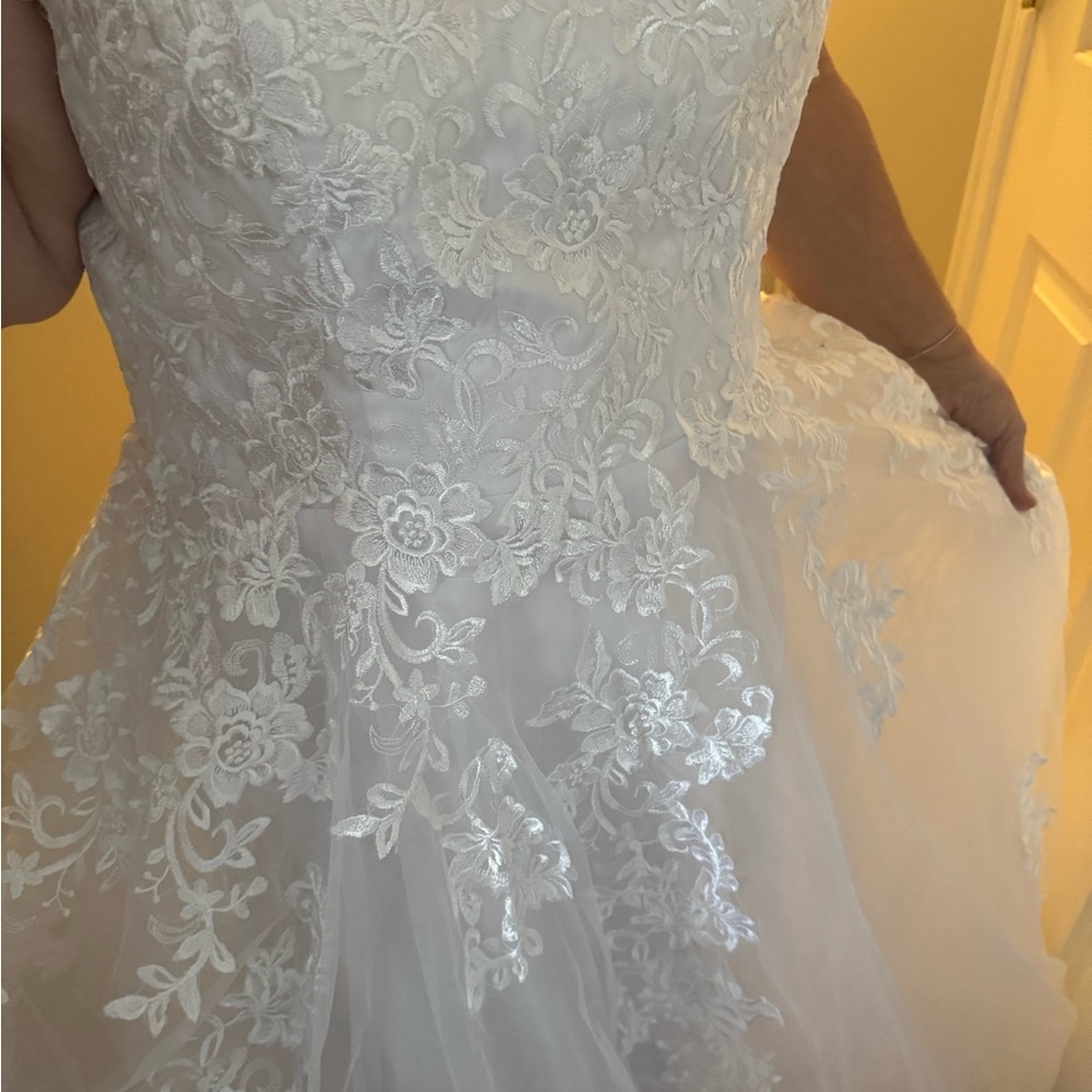 plus size wedding dress. Never worn. Wrong size and we couldn’t send it back